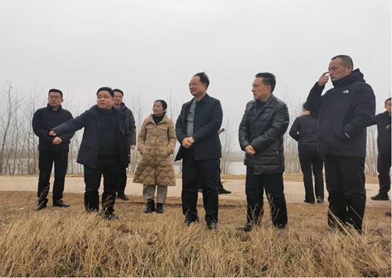 益陽(yáng)市副市長(zhǎng)樂運(yùn)成調(diào)研沅江砂石集散中心和機(jī)制砂項(xiàng)目